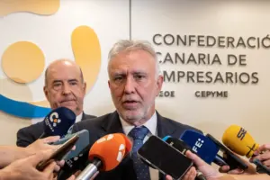 Reunión del secretario general del PSOE Canarias, Ángel Víctor Torres, con la Confederación Canaria de Empresarios (CCE), en Las Palmas de Gran Canaria