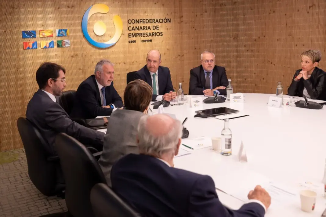 Reunión del secretario general del PSOE Canarias, Ángel Víctor Torres, con la Confederación Canaria de Empresarios (CCE), en Las Palmas de Gran Canaria