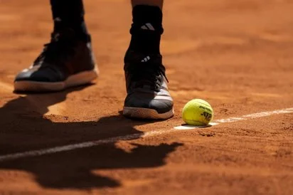 Piden 12 años de cárcel para un entrenador de tenis por abusos a su pupila menor de edad