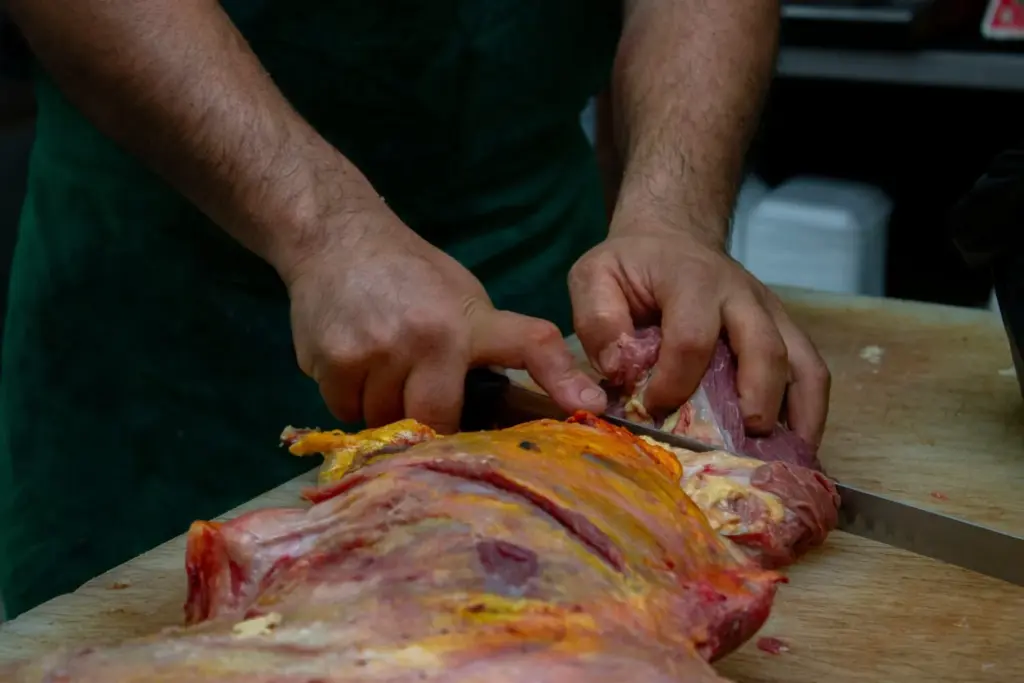 Cierran una carnicería por vender alimentos en mal estado en Puerto del Rosario