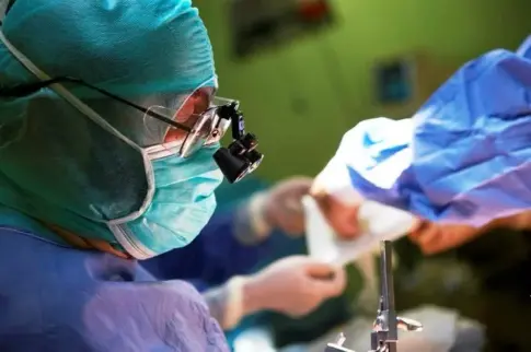 Canarias reduce el tiempo de espera para una intervención quirúrgica