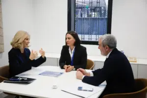 Reunión de Fernando Clavijo en DiploInnova