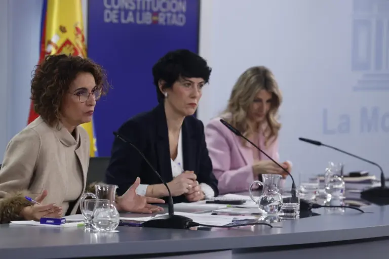 El Gobierno aprueba el alza del 3,1 % del SMI y una deducción para que los perceptores no tributen