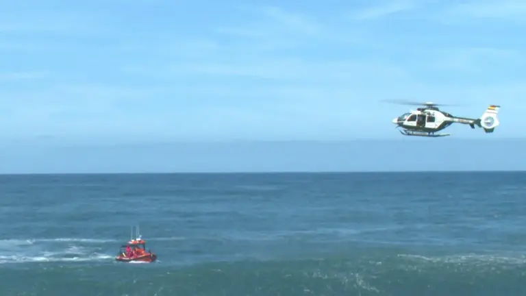 Continúa el operativo de búsqueda del parapentista que cayó al mar en Puerto de la Cruz