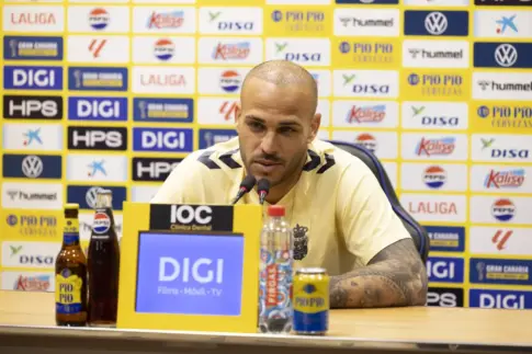 Sandro Ramírez: «Cuando las cosas se complican, es cuando mejor compito»