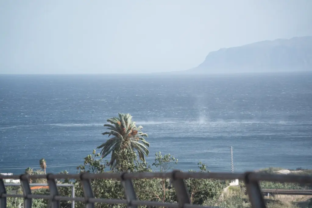 Fuerte viento en el litoral gomero y mal estado del mar por la borrasca 'Therese'. Imagen Cabildo de La Gomera