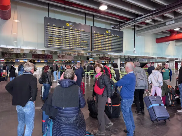Puertos cerrados por precaución y operatividad limitada en los aeropuertos
