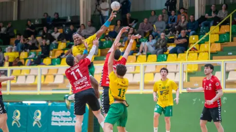 El Balonmano Gáldar busca reencontrarse con la victoria en casa ante el Balonmán Lalín
