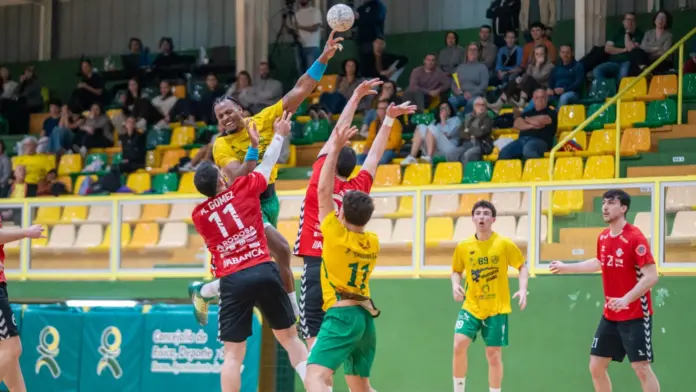 El Balonmano Gáldar busca reencontrarse con la victoria en casa ante el Balonmán Lalín