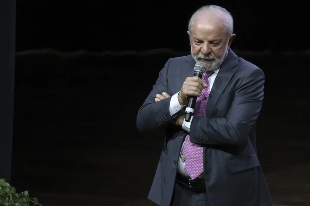 Beattie es conocido en Brasil principalmente por sus airadas críticas hacia el juez De Moraes, a quien acusó de censurar