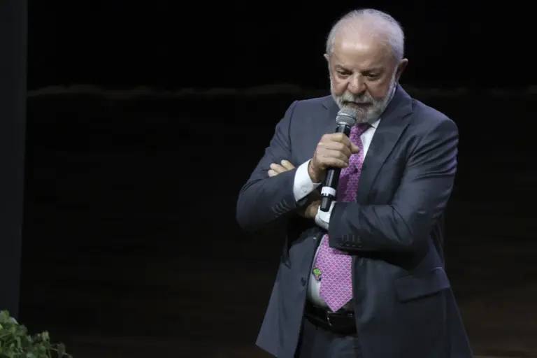 Brasil prohíbe entrar al asesor de Trump