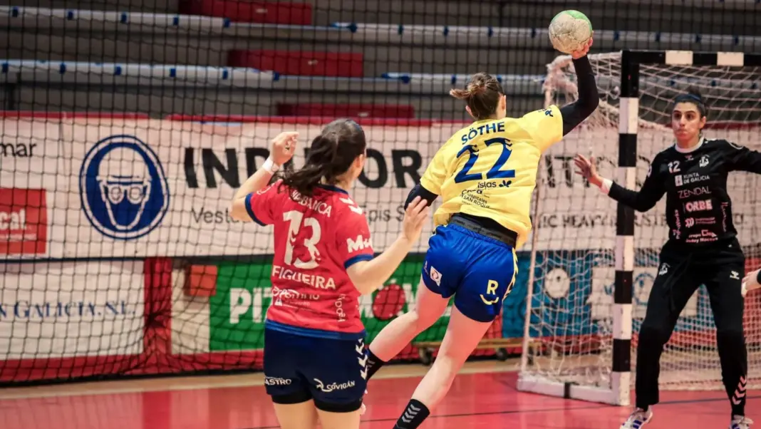 El Rocasa Gran Canaria se reafirma en el liderato de la Liga Guerreras Iberdrola ante el BM Porriño