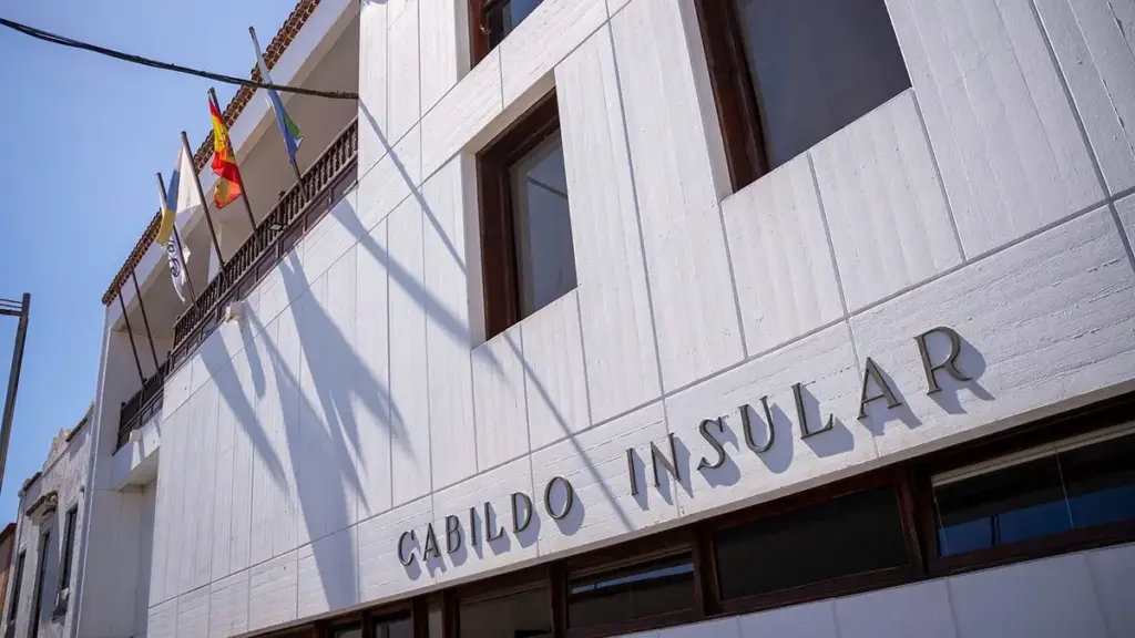 El proyecto incluye dos cables submarinos, uno hacia Tenerife, impulsado por la empresa Canalink y otro hacia La Palma, junto a Telefónica