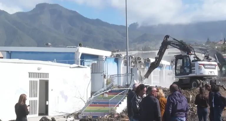 Comienza la reconstrucción del CEIP La Laguna, el histórico ‘cole azul’ de La Palma