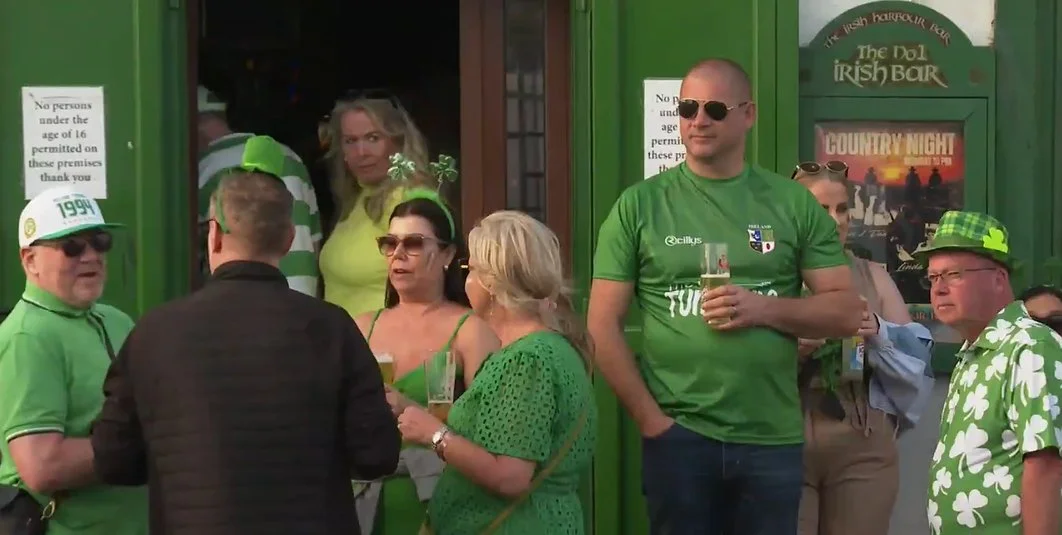 Puerto del Carmen se tiñe de verde para celebrar San Patricio