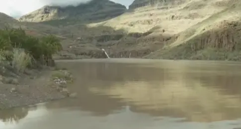 Los vecinos desalojados por el lleno de la presa de Ayagaures podrán volver a sus casas de forma controlada