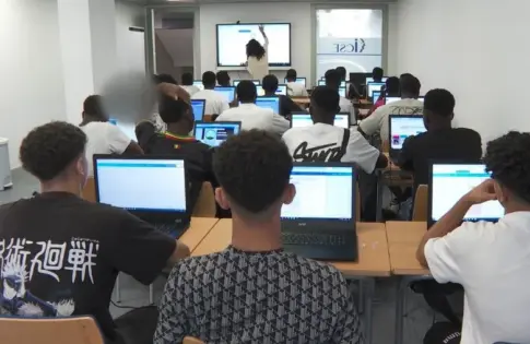 El 70% de los jóvenes migrantes extutelados ya tiene empleo en España