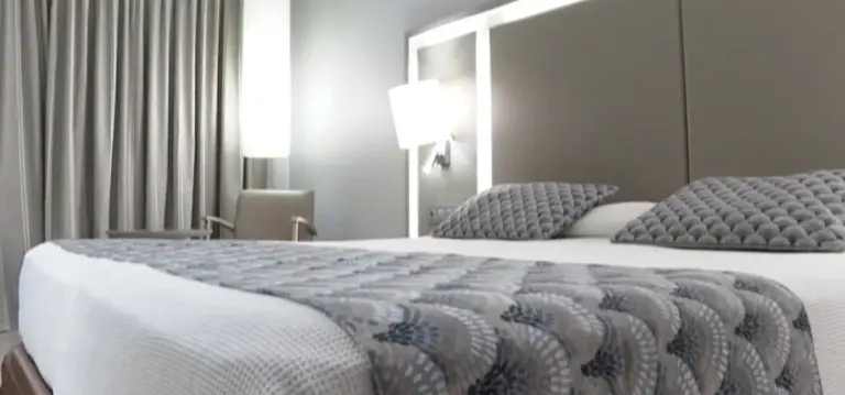 El Hierro cuestiona la obligatoriedad de las camas elevables y carros motorizados