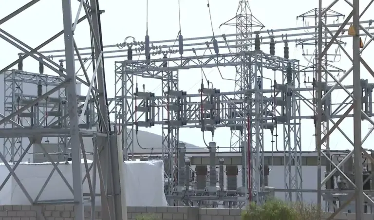 Salinetas celebra el traslado de la central eléctrica al polígono de El Goro