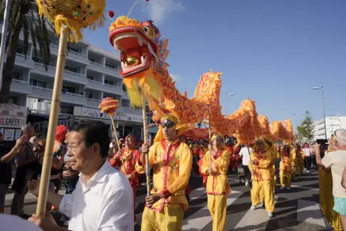 El Carnaval de Maspalomas resplandece con una Gran Cabalgata de récord