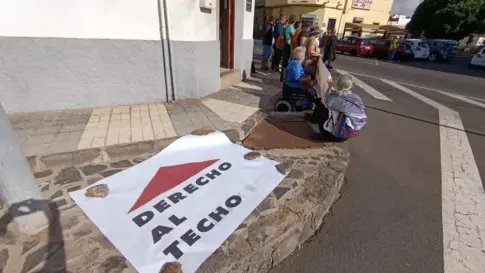Derecho al Techo acompaña a familias en 7 desahucios y logra 3 suspensiones en un año