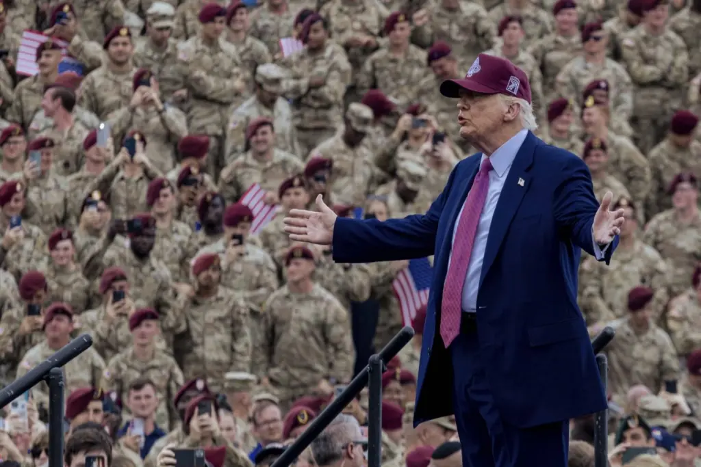 El presidente de EEUU, Donald Trump, en una celebración por el 250.º aniversario del Ejército en la Base Militar de Fort Bragg, Carolina del Norte - Europa Press/Contacto/Sgt. Austin Robertson/U.S Ar