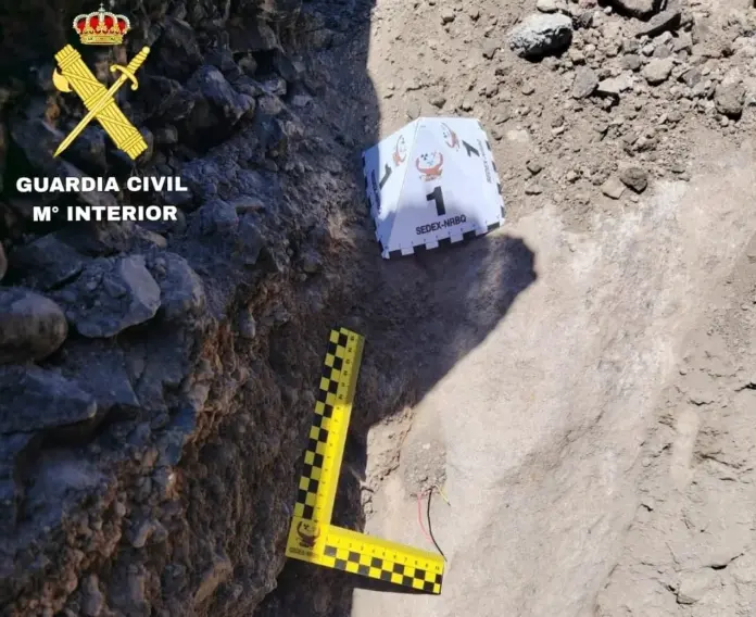 La Guardia Civil desactiva un explosivo antiguo hallado en el Puerto de La Luz