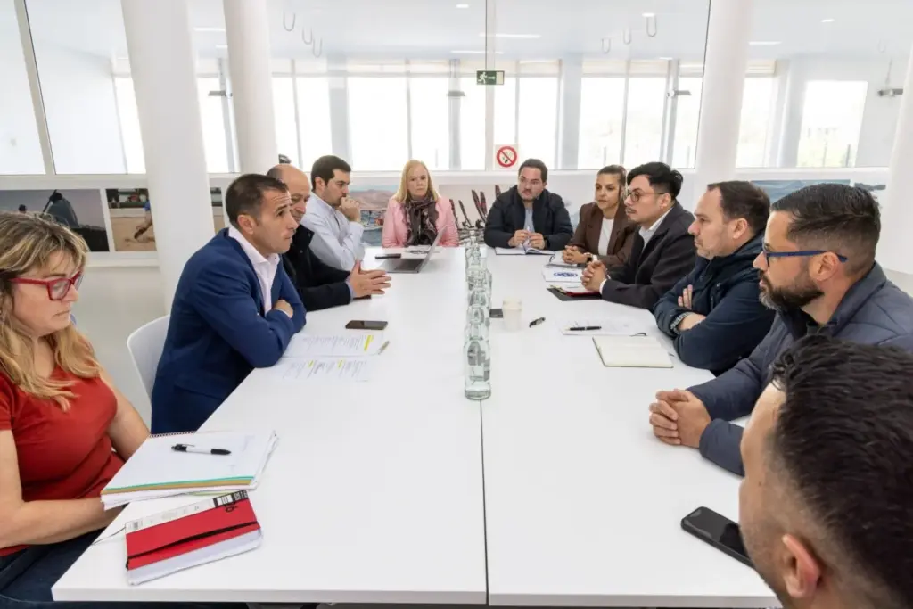 Reunión mantenida en Deportes con las diferentes federaciones para tratar la práctica de fútbol federado de los menores migrantes tutelados 