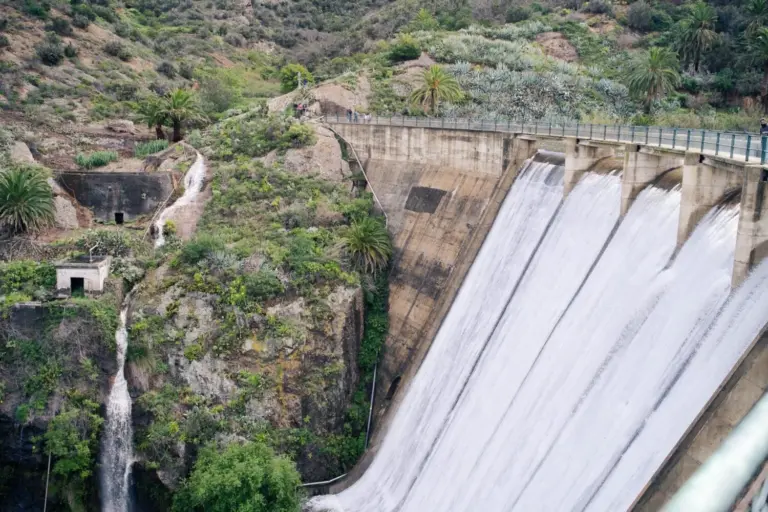 Therese deja lluvias, rachas huracanadas y vuelos cancelados | Minuto a minuto