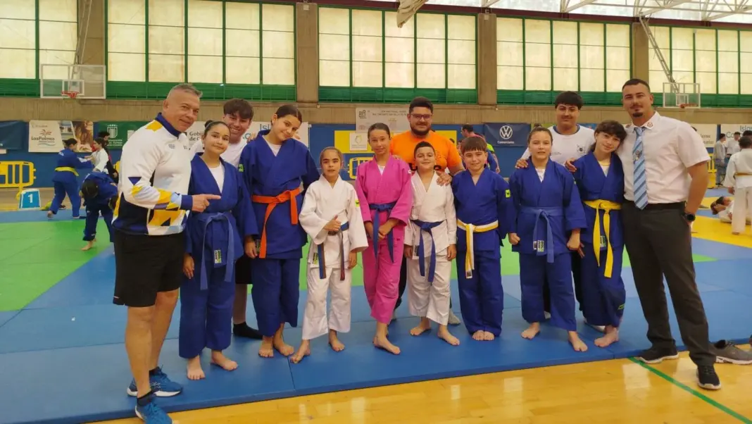 Casi 200 jóvenes judokas brillan en la Ciudad Deportiva de Gran Canaria