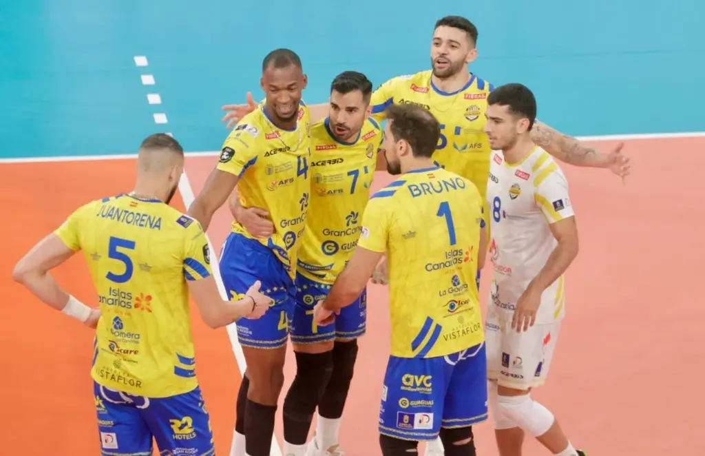 Jugadores del CV Guaguas Las Palmas durante su enfrentamiento ante el Montpellier HSC VB. Imagen cedida por el club