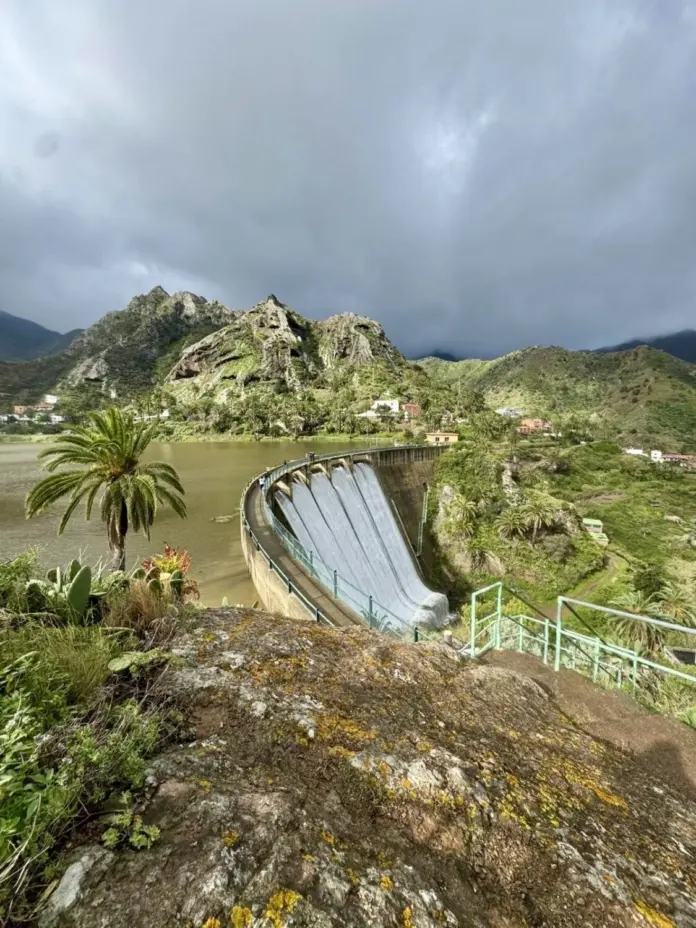 El objetivo de esta medida en la presa de La Encantadora es el de ordenar la circulación en este enclave natural y prevenir incidencias
