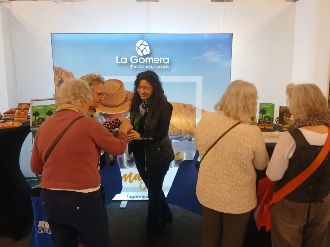 Durante las jornadas de feria, el stand de La Gomera ofreció información detallada sobre su oferta de alojamientos y sus paisajes