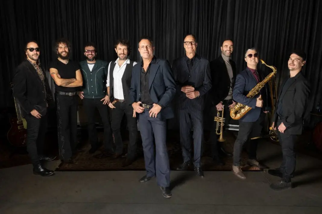 La actuación de M-Clan forma parte de una programación especial que conmemora dos décadas de música en directo