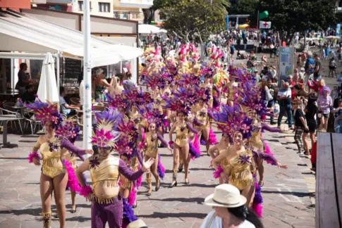 El Médano se llena de ritmo y color con el ‘Carnaval de Día’