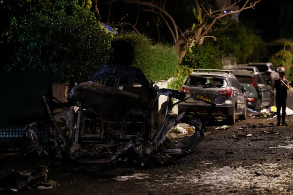 Un misil iraní impacta en Israel. Imagen Reuters