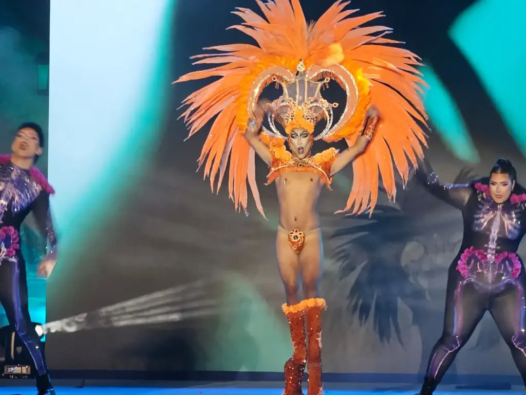 Miss Daneyden se alza con la Corona Bermeja 