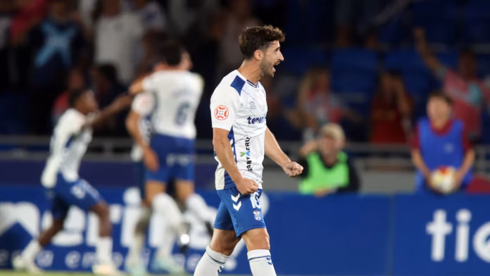 El futbolista del Tenerife Nacho Gil estará al menos seis semanas de baja