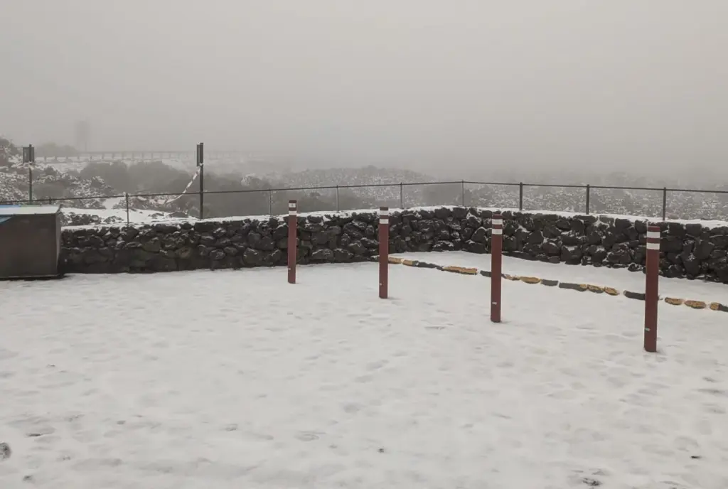 Televisión Canaria recuerda los canales de atención a los usuarios ante posibles incidencias por la borrasca Therese. Nieve en el Roque de los Muchachos. Imagen cedida