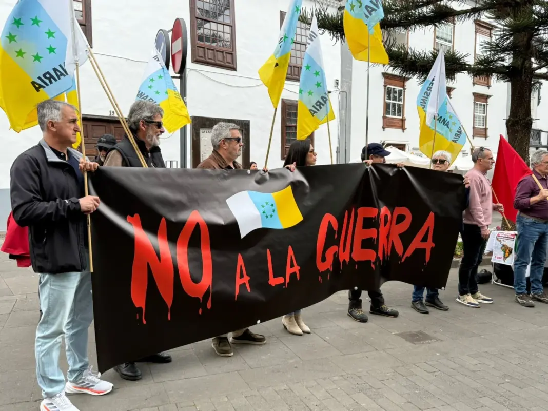 Pancarta con el lema "No a la Guerra", en la concentración de La Laguna. Imagen RTVC