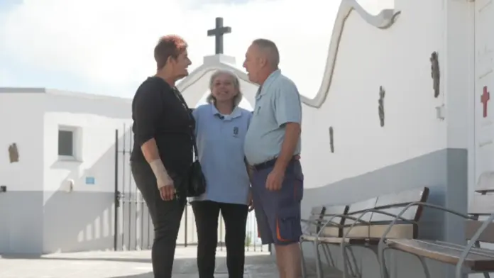 El programa de Televisión Canaria realiza un recorrido por la memoria y el trabajo de quienes cuidan los camposantos este martes a las 22:30 horas
