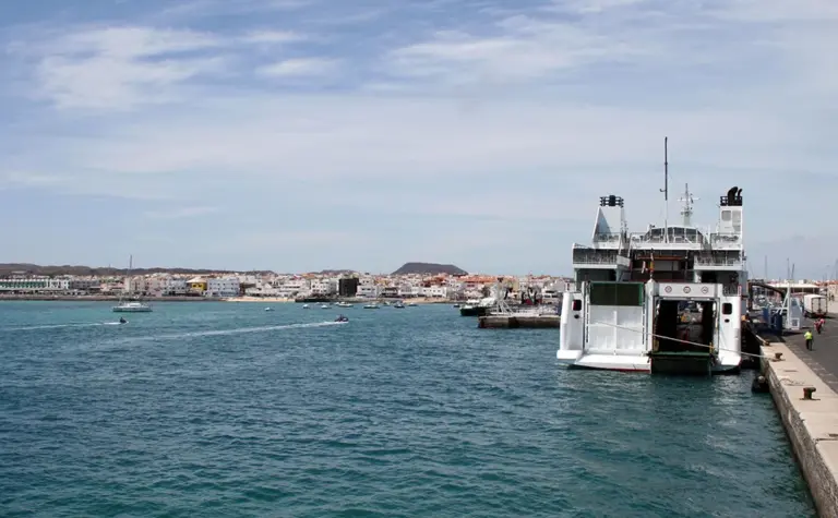 Los viajeros en los muelles de Puertos Canarios crecieron un 3,2 %