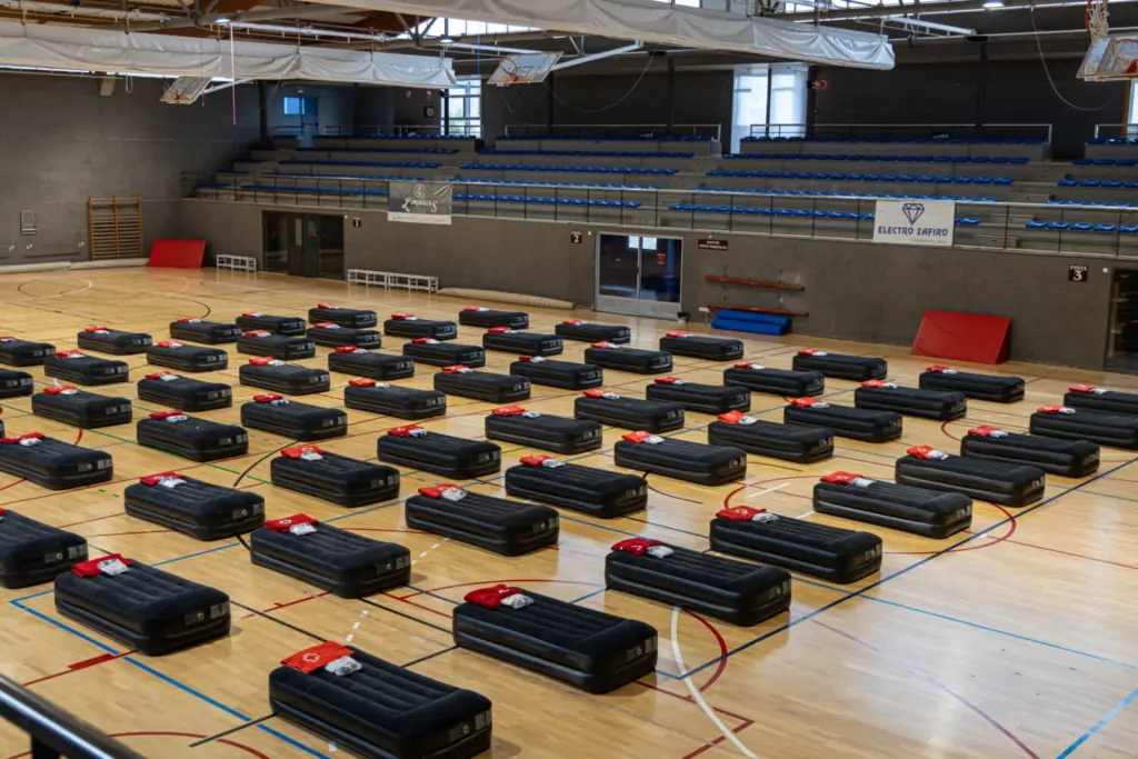 Alberque provisional en el pabellón del Galeón. Imagen Ayuntamiento de Adeje