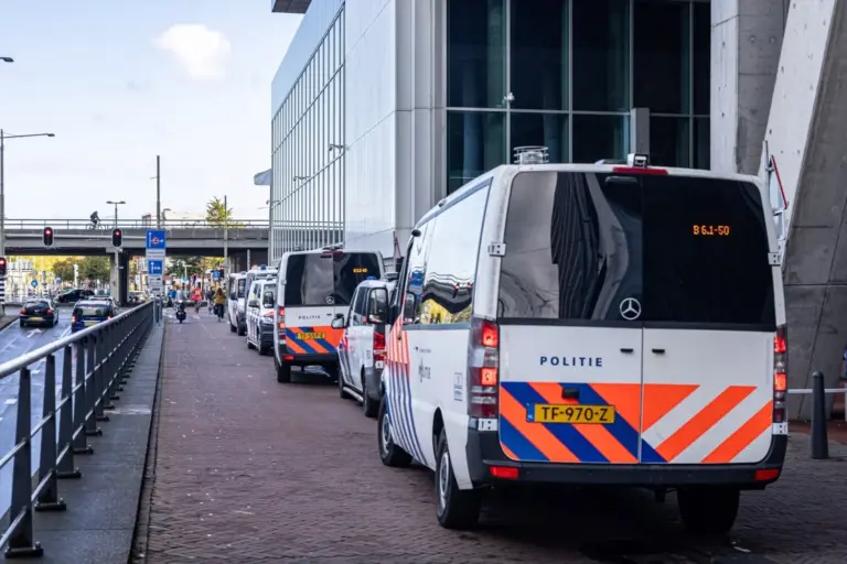 Un individuo hace estallar una bomba casera contra una escuela judía en Ámsterdam