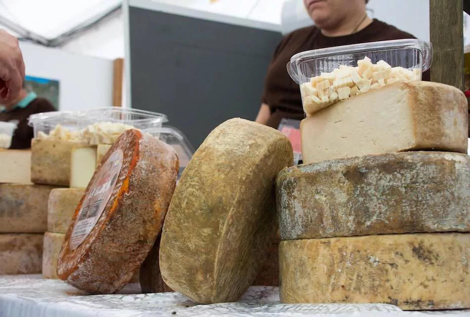 La Feria Europea del Queso funciona como "una herramienta para relanzar tradiciones" como así han indicado el alcalde de la localidad