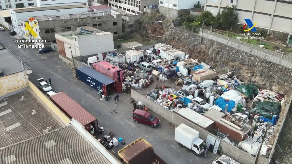 Desmantelada una red que enviaba toneladas de residuos peligrosos desde Canarias a África