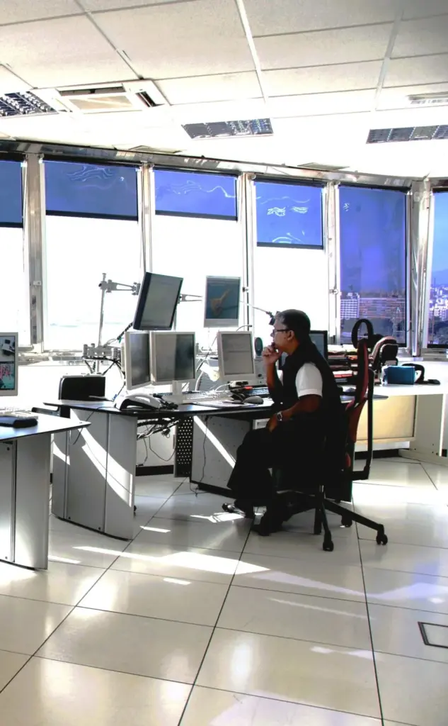 Salvamento Marítimo realiza una compleja evacuación a 150 millas de El Hierro