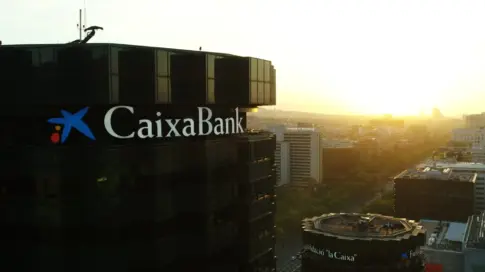 Los trabajadores de CaixaBank denuncian la presión comercial que reciben y el aumento de bajas laborales