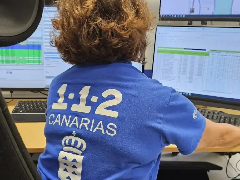 Un hombre crítico al ser recuperado de parada cardiorrespiratoria tras colisionar con una mediana en la TF-1