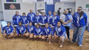 La lucha de la mujer en la arena del Terrero conquista las islas